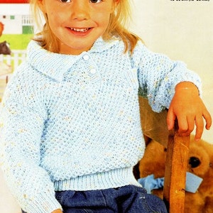 Może przedstawiać: Jas w jasnoniebieskim kolorze wykonany z dzianiny, z białym kołnierzem i zapięciem na guziki. Sweter ma wzór w kropki i jest noszony przez dziecko. PODWÓJNY SPlot 46-66 cm (18-26 cali)