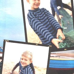 Könnte beinhalten: Zwei Jungen tragen gestreifte Pullover. Der Junge im Vordergrund hält ein Netz. Der Junge im Hintergrund trägt ein blaues Hemd und Jeans.