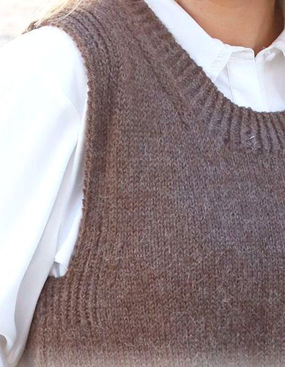 Easy Beginner Womens Round Neck Top Sleeveless Sweater Jumper Vest Slipover 33"-52" DK 8 PLY Wool Knitting Pattern PDF download