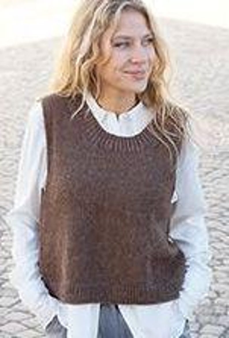 Easy Beginner Womens Round Neck Top Sleeveless Sweater Jumper Vest Slipover 33"-52" DK 8 PLY Wool Knitting Pattern PDF download bild 2