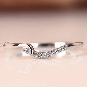 Chevron Diamond Ring, Lab Grown Round Diamond Band, 14K Gold Curved Wedding Band, Matching Stackable Band, Bridal Anniversary Gift For Her