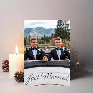 Carte de partenariat civil pour mariage gay Mariage de jeunes mariés Voiture blanche Poupées gays en costumes Jolie carte de mariage gay Cartes de voeux LGBTQ +