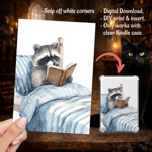 Puede incluir: Un juego de tres tazas de cerámica con un acabado mate moteado. Las tazas son en tonos crema, gris claro y gris oscuro. Cada taza tiene un diseño simple y minimalista y un asa redondeada.