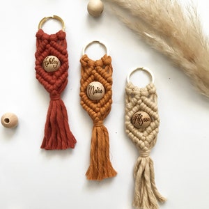 Brautjungfer Name Schlüsselbund, Makramee Schlüsselbund, Lehrer Geschenke, Geschenk für Frauen, Geschenk für sie, Brautjungfer Box Geschenke, BFF Geschenke, Brautjungfer Geschenke