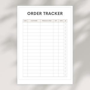 Puede incluir: Una hoja blanca de seguimiento de pedidos con el título "ORDER TRACKER" en la parte superior. La hoja tiene columnas para S.No, Cliente, Producto/Artículo, CANT, Fecha y una casilla de verificación. La hoja está diseñada para el seguimiento de pedidos.