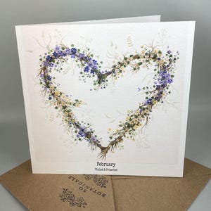 Tarjeta floral del mes de febrero con violeta y prímula - Impresa a partir de acuarela original pintada a mano - Opción personalizada - Interior en blanco