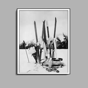 Vintage Apres Ski Poster, Skiing Wall Art, Black and White, Ski Photo Print, Digital Download, Ski lodge Decor, Retro Ski Poster, Home Decor