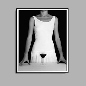 ワインを飲む女性のポスター、白黒、ヴィンテージバーの装飾、フェミニストプリント、アルコールウォールアート、十代の女の子の部屋の装飾、バーカートプリント、ワイン