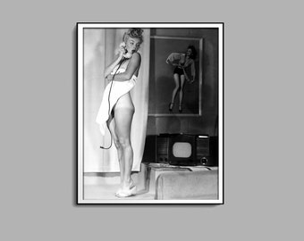 Marilyn Monroe Poster, Naked Marilyn Monroe Bathroom Print, Black and White, Vintage Print, Chic Wall Art, Teen Girl Room Decor, Printable