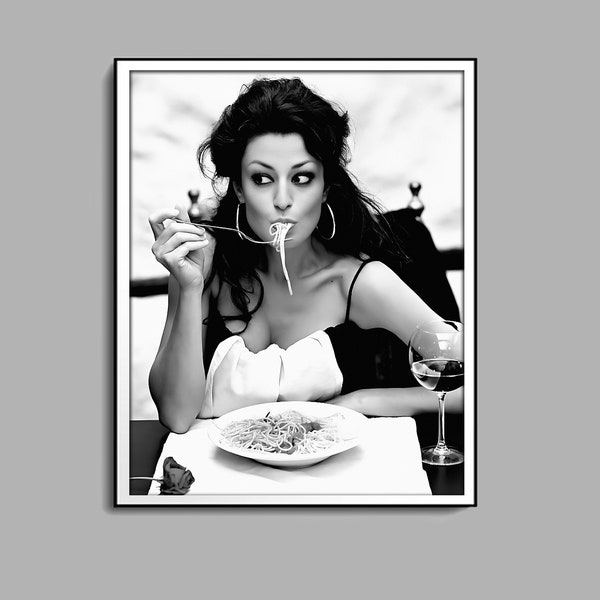 Impresión de mujer italiana comiendo pasta, blanco y negro, foto vintage, cartel de espagueti, mujer bebiendo vino, arte de la pared de la cocina, decoración del comedor