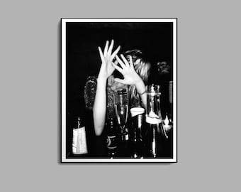 Schwarzweißer Vintage Bar Druck, Champagner Poster, Bar Warenkorb Wandkunst, Vintage Bar Dekor, Frau Trinkt Wein Druck, Digitaler Download