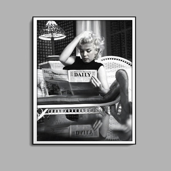 Marilyn Monroe Reading Newspaper Poster, Black and White Wall Art, Marilyn Monroe Print, Vintage photo, Old Hollywood Decor, Printable Art