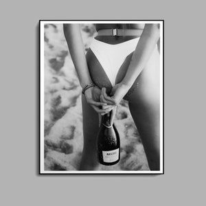 Feministyczny plakat, kobieta pijąca wino na plaży, plakat letni, czarno-biały, sztuka ścienna z alkoholem, wydruk wózka barowego, dekoracja pokoju nastolatki