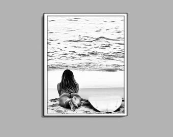 Vintage Surfen Druck, schwarz weiß, Surfer Mädchen Wandkunst, Strand Haus Dekor, Modefotografie, digitaler Download, trendige Wandkunst
