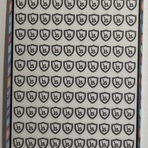 K&ouml;nnte beinhalten: Eine Spar-Tracker-Karte mit dem Text "Old Lady Fund" oben. Die Karte zeigt ein Raster von Schildsymbolen, eine Karikatur einer alten Dame mit einem Stock und eine Reihe von Kreisen unten.