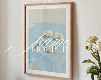 Maqueta de marco: Póster DIN A, Interior de sala de estar moderna, Plantilla PSD minimalista y limpia