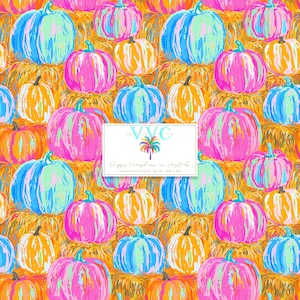 Könnte beinhalten: Ein nahtloses Muster mit bunten Kürbissen mit blauen, rosa und gelben Farbstichen. Die Kürbisse sind in einem sich wiederholenden Muster auf einem Hintergrund aus Heu angeordnet.