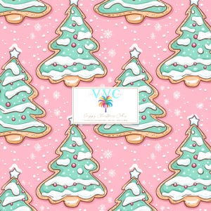 Puede incluir: Un patrón sin costuras que presenta un diseño repetitivo de galletas de árbol de Navidad sobre un fondo rosa con copos de nieve blancos. Las galletas están decoradas con glaseado verde, glaseado blanco y chispas rosas.
