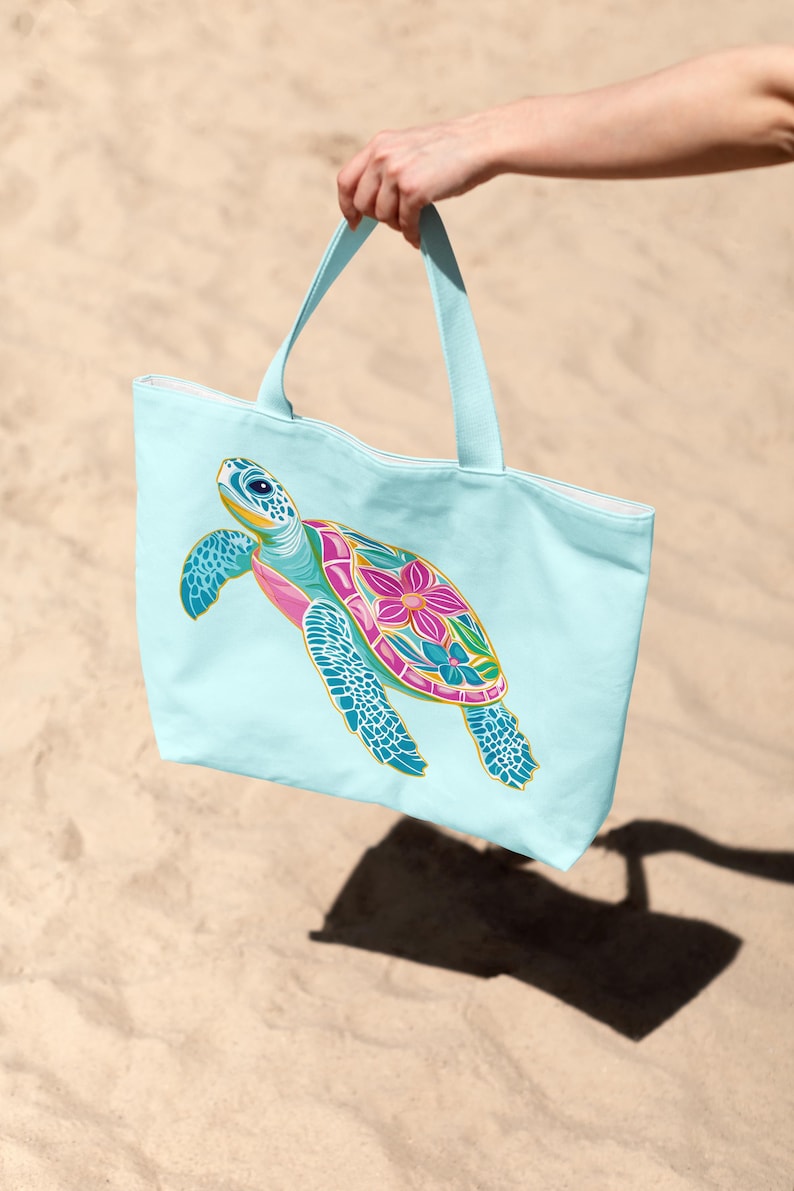 Op de afbeelding: Een lichtblauwe tote bag met een kleurrijk bloemenzee schildpad ontwerp. De tas heeft twee lange handvatten.