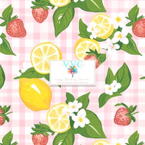 Puede incluir: Un patrón sin costuras con limones, fresas y flores blancas sobre un fondo de cuadros vichy rosa y blanco. El patrón es perfecto para manualidades y proyectos de temática veraniega.