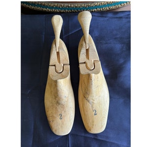 Vintage Wooden Shoe Molds: Shoemaker Pattern Pair