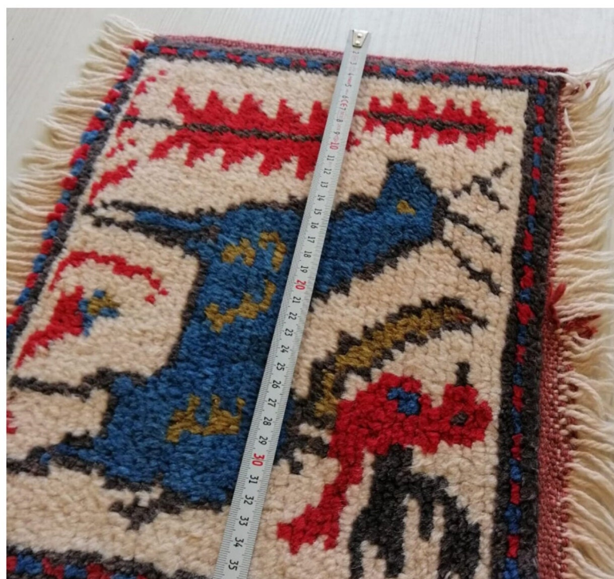 Ancienne Tapisserie 19e – Fils De Laine Brodés à La Main – Motif Tapis