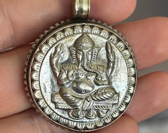 Tibetaans zilveren ganesh-hanger: rustieke etnisch spirituele ketting