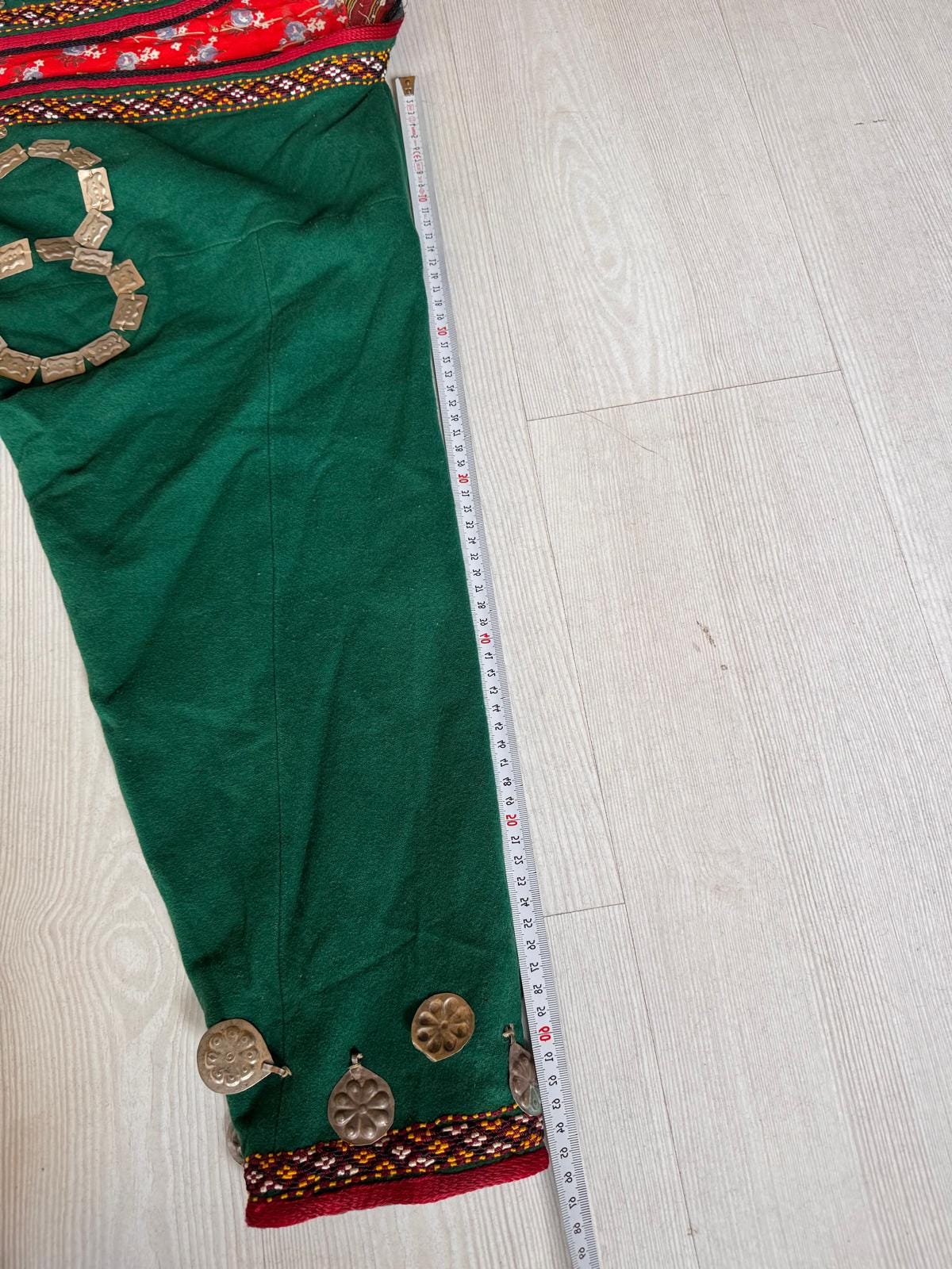 トルクメンの伝統的なジャケット、希少なアンティーク刺繍カフタン 