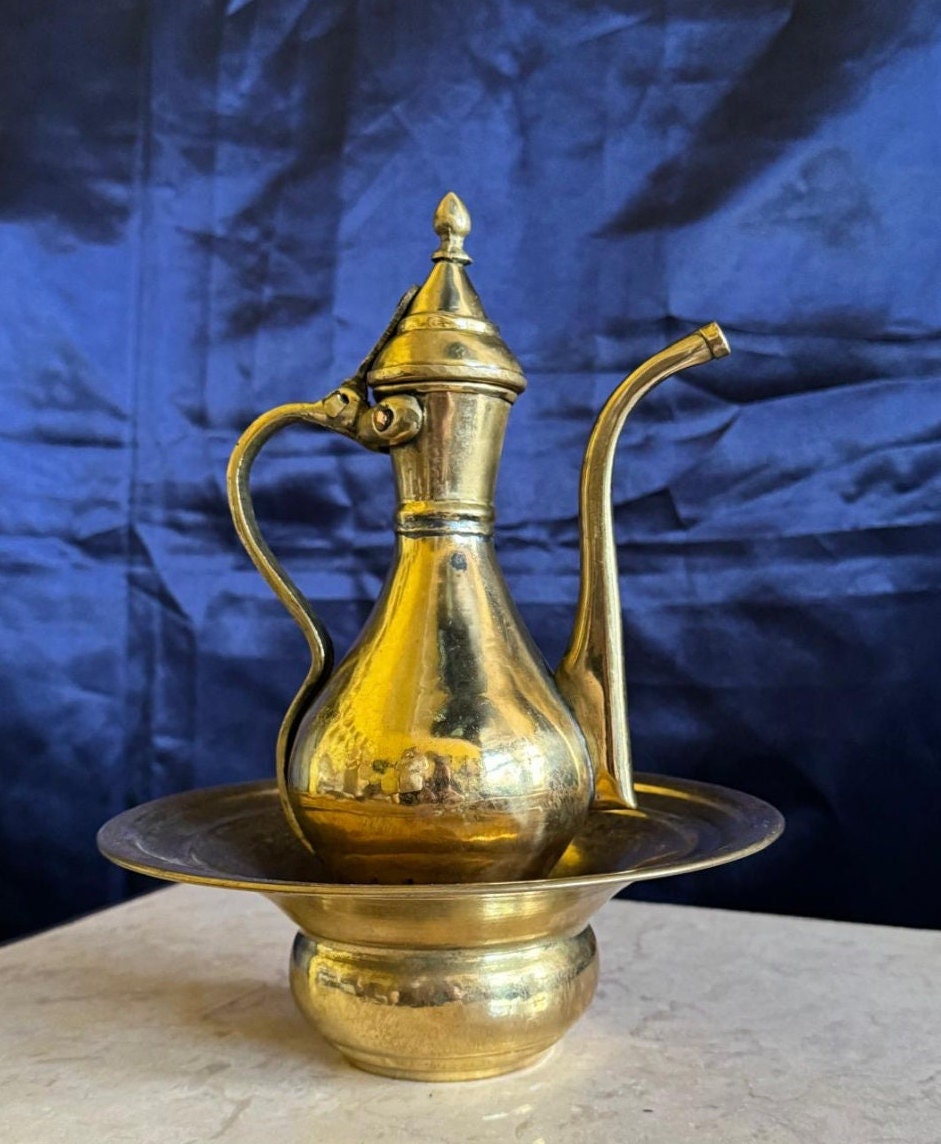 真鍮　水差し　アンティーク ヴィンテージ真鍮製水差しセット：希少な農家風装飾 - Etsy 日本