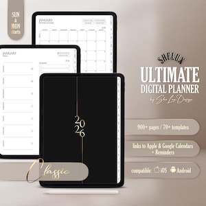 Può includere: Un'agenda digitale visualizzata su tre tablet. L'agenda ha una copertina nera con dettagli dorati e l'anno "2026". Gli schermi mostrano viste calendario e lista. Il testo include "Ultimate Digital Planner" e "Classic".