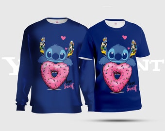 T-shirts unisexes Love is Sweet Quote Stitch, oreilles de Mickey Stitch Love Donut, sweat-shirt entièrement imprimé, Stitch Donut Heart AOP T-shirt S15