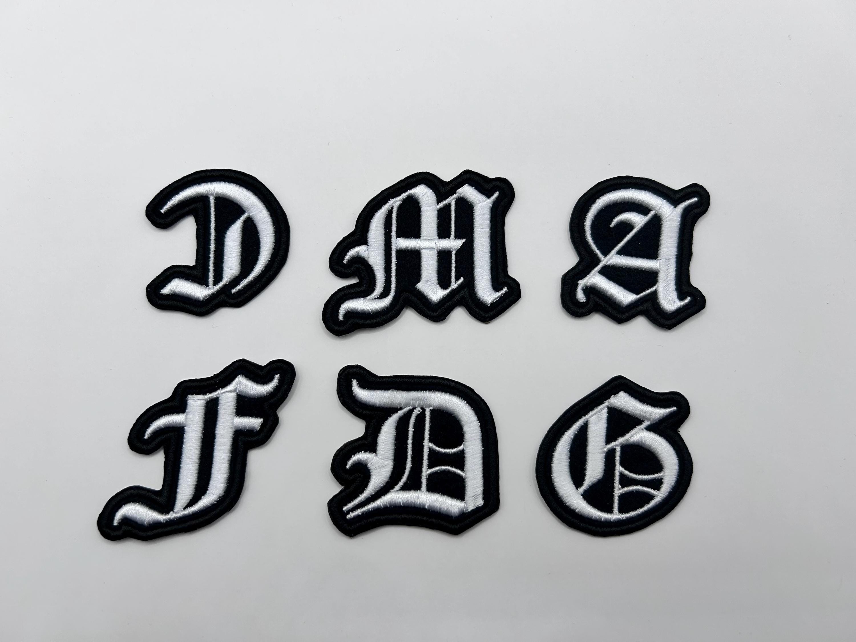 Copytec Patch Personalisiert – Old English Schrift, 75x65 Mm, Mit Klettrücken, Individueller Text