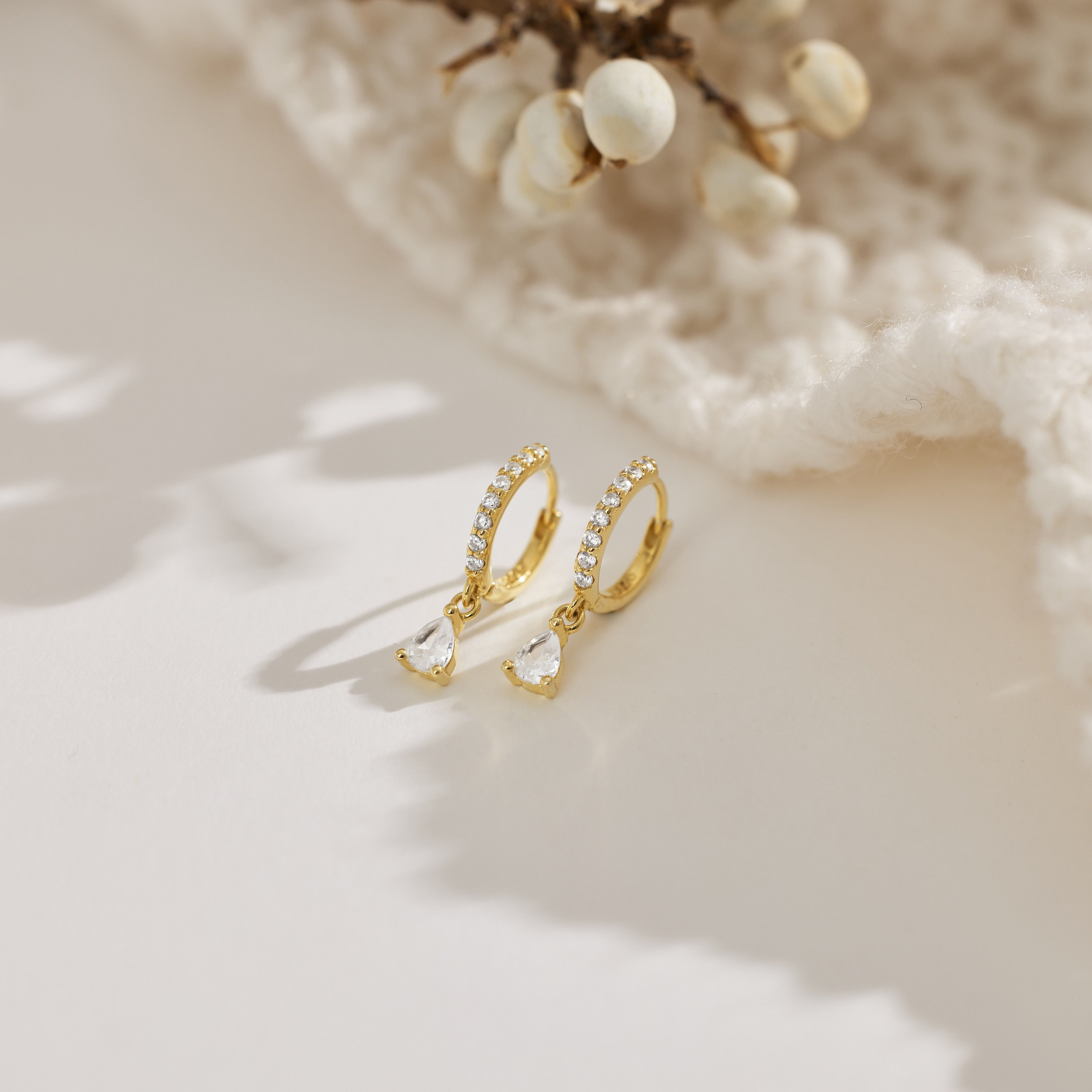 お洒落!! 2021新作♪ ◆ MAM ◆ DROP EARRINGS IN 18K GOLD Textured Matt Gold Long Loop Earrings