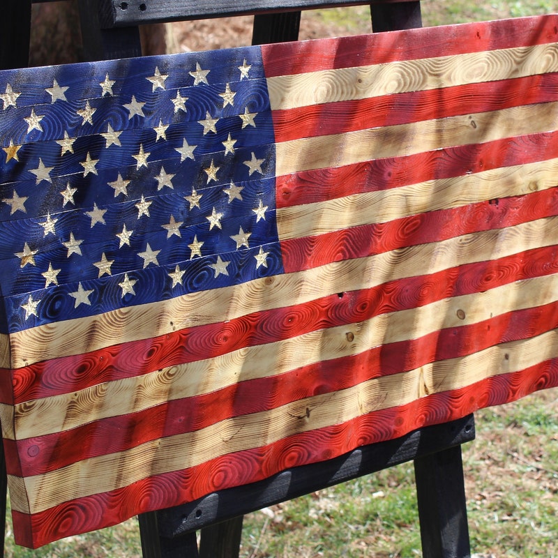 Drapeau Américain En Bois Ondulé Fait Main - Dimensions 20x37 Pouces, Peint à La Main, Fabriqué Aux USA