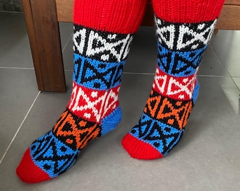 Calcetines étnicos de lana roja tejidos a mano – Calcetines cálidos y acogedores para botas de invierno