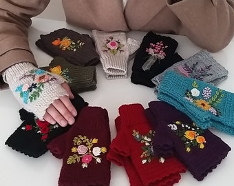 手編みウール刺繍入り指なし手袋 – ボヘミアン風ニットリストウォーマー