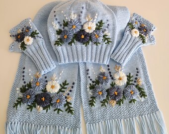 手作りのパティーナブルー刺繍ニット冬物セット：手袋、帽子、マフラー、お手頃価格のクリスマスギフト