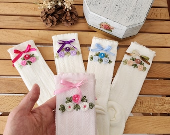 Chaussettes brodées spéciales pour enfants, Chaussettes brodées à la main, Idée cadeau parfaite pour les enfants, Chaussettes colorées pour enfants, Chaussettes en coton