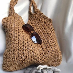 Handmade Crochet Raffia Tote Bag – Boho Straw Shoulder Bag – Eco-Friendly Summer Beach Purse – Lightweight Holiday & Daily Bag