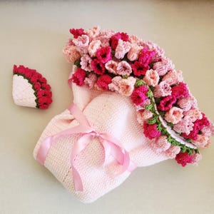 Handmade Crochet Pink Rose Bouquet Blanket – Customizable Floral Throw | Mother’s Day, Wedding & Birthday Gift for Her | Soft, Elegant Decor
