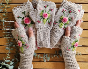 刺繍入り指なし手袋 – 花柄コテージコアニット手袋、彼女への手作り冬のギフト