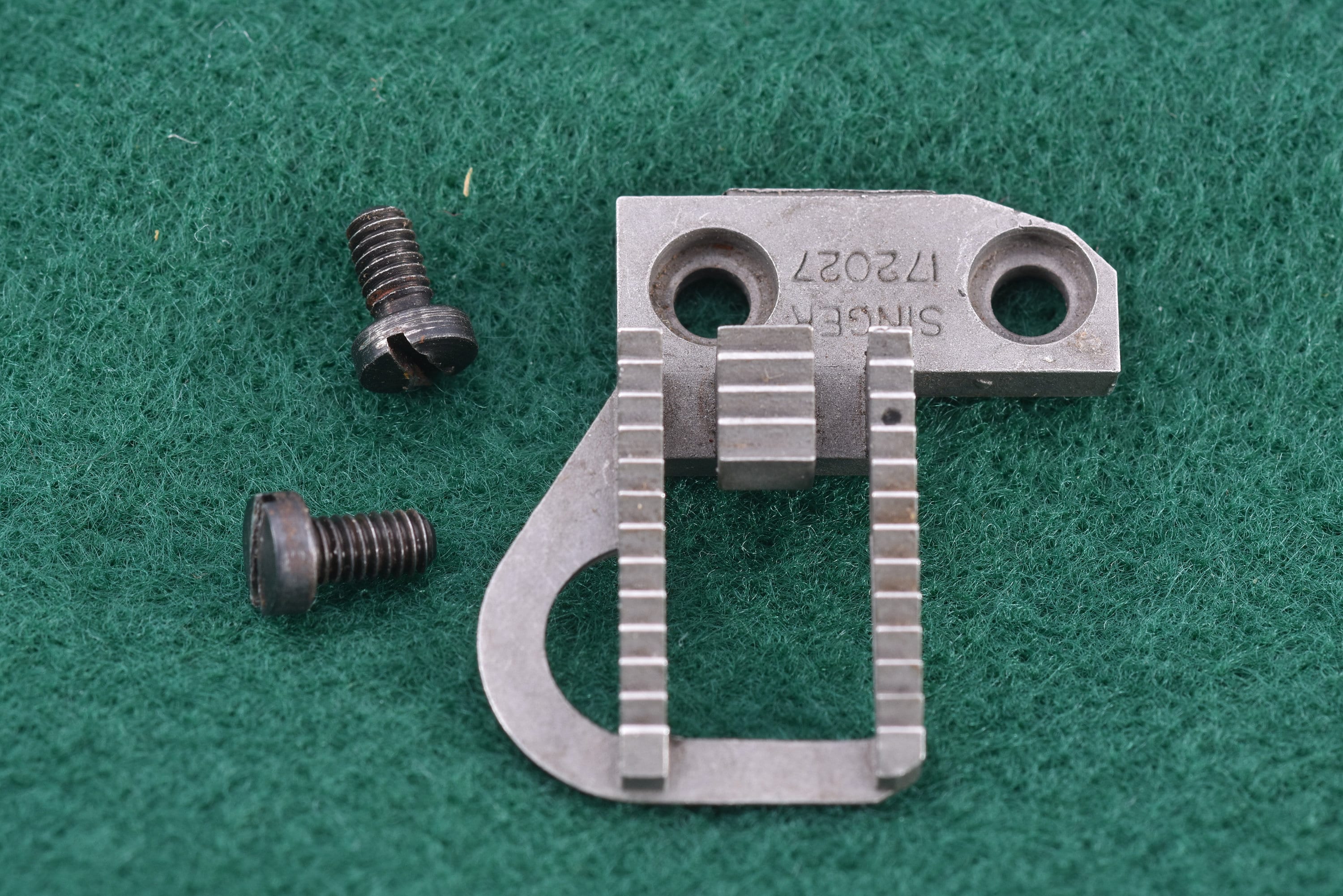 Singer Sewing Machine Feeddogs With Original Mounting Screws, SIMANCO