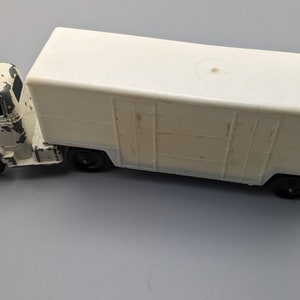 Tootsie Toy 24 Two-Part White Tractor Trailer No box