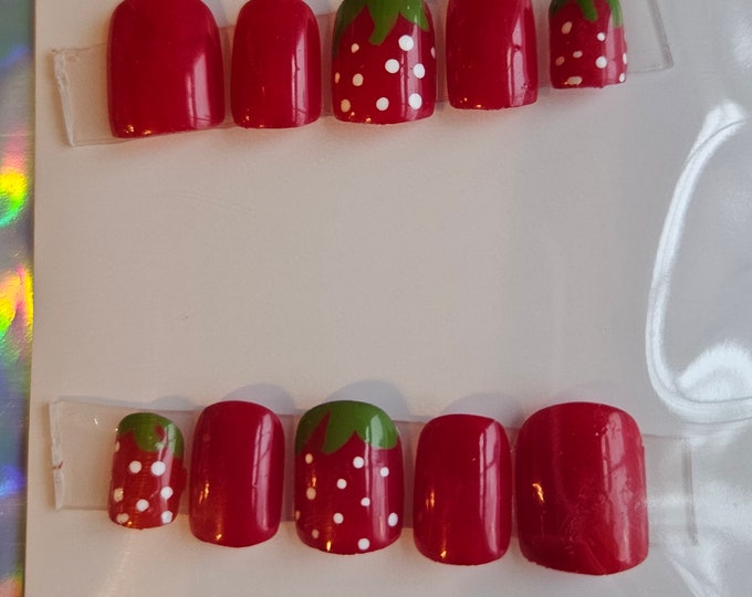 Strawberry Press On Nails Set