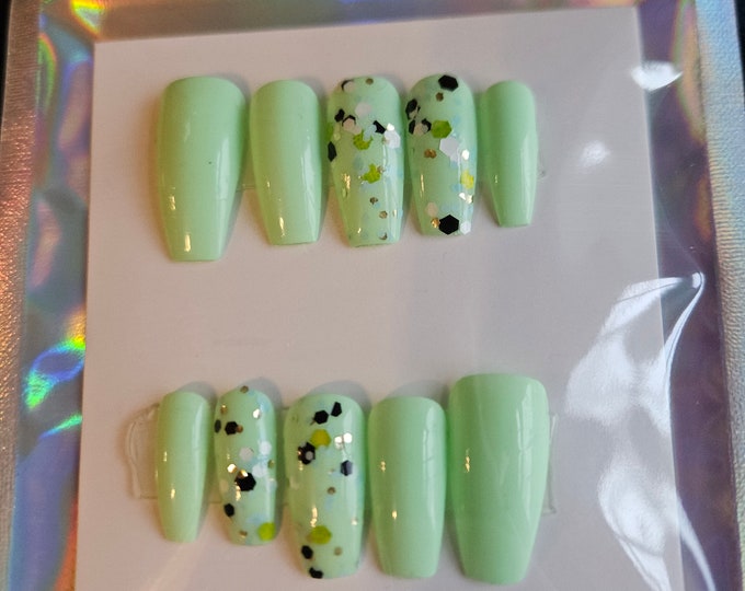 Mint Press On Nails Set