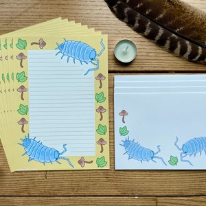 Papelería Isopod, tamaño A5, azul pastel, con temática de insectos del bosque, estilo cottagecore kawaii.