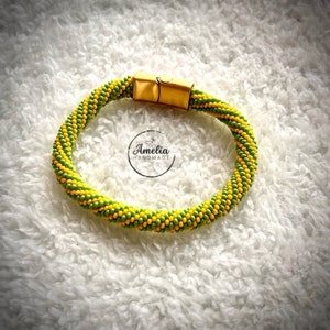 Ilde pulsera de Orula o de tu santo hecho a mano con materiales de alta calidad, quedan hermosos.