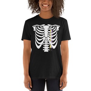 Enby Pride Blutendes Herz Brustkorb Kurzarm Gender Neutral T-Shirt
