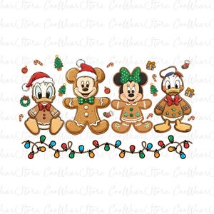 Op de afbeelding: Een feestelijke illustratie met vier Disney-personages als peperkoekfiguren. Donald Duck, Mickey Mouse en Minnie Mouse dragen kerstmutsen en accessoires. Onderaan een slinger van kleurrijke kerstverlichting.