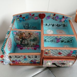 Alice in Wonderland wooden desk for children or young people. Pencil and pen holder. Jewelry box. Chic and cheerful with sparkles.